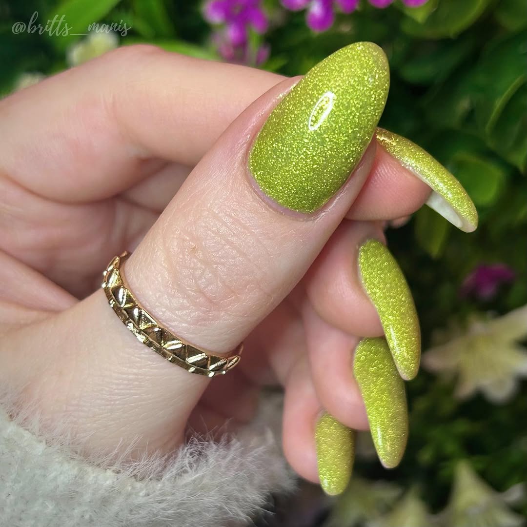 Peridot Acrylic Dip Powder- Luxie Nail